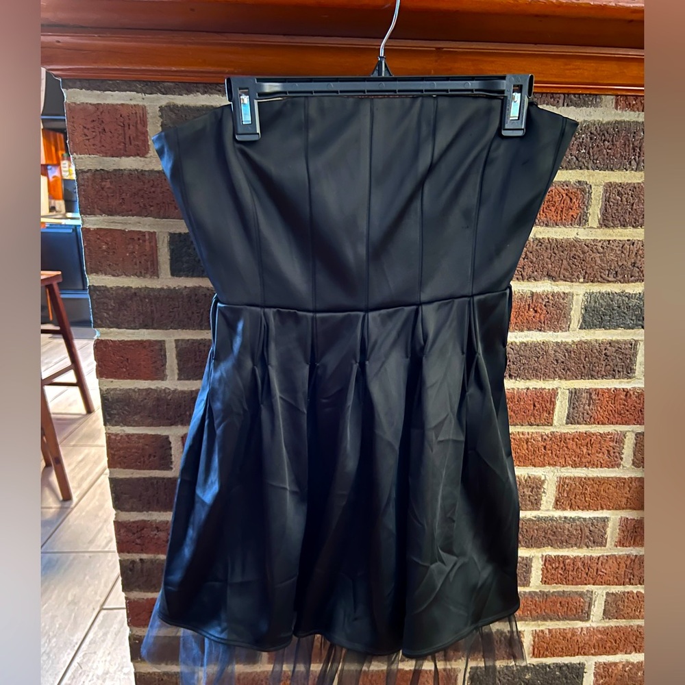 Closet sale Custom Calvin Klein satin /tulle  Black Strapless Mini sz 10 see pic